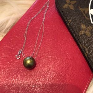 Floating necklace. South sea pearl.